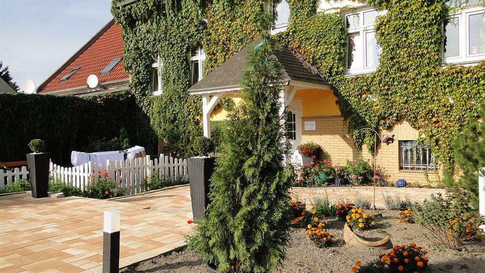 Hotel Dallgow Buitenkant foto