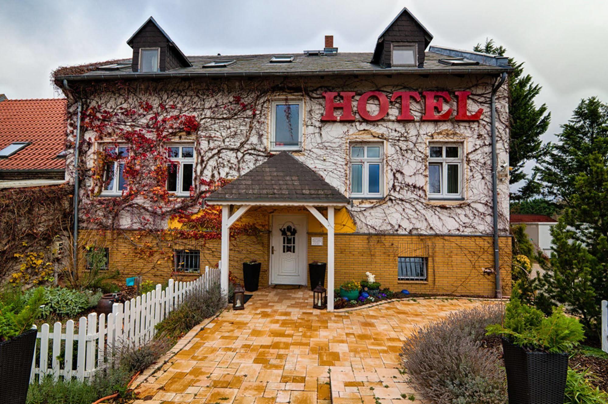 Hotel Dallgow Buitenkant foto
