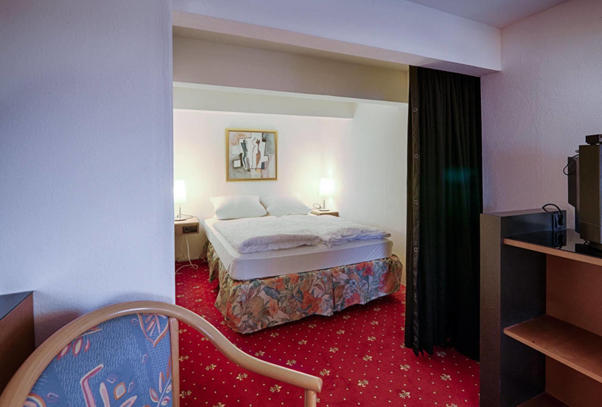 Hotel Dallgow Buitenkant foto