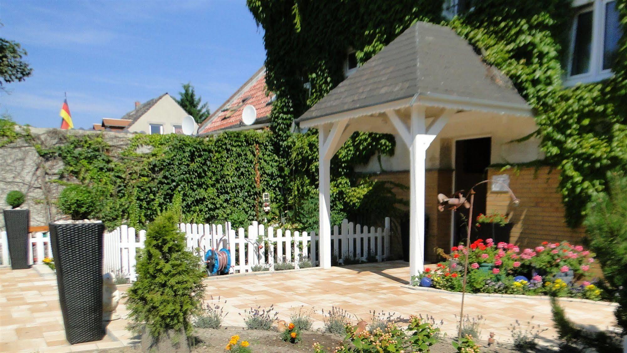Hotel Dallgow Buitenkant foto