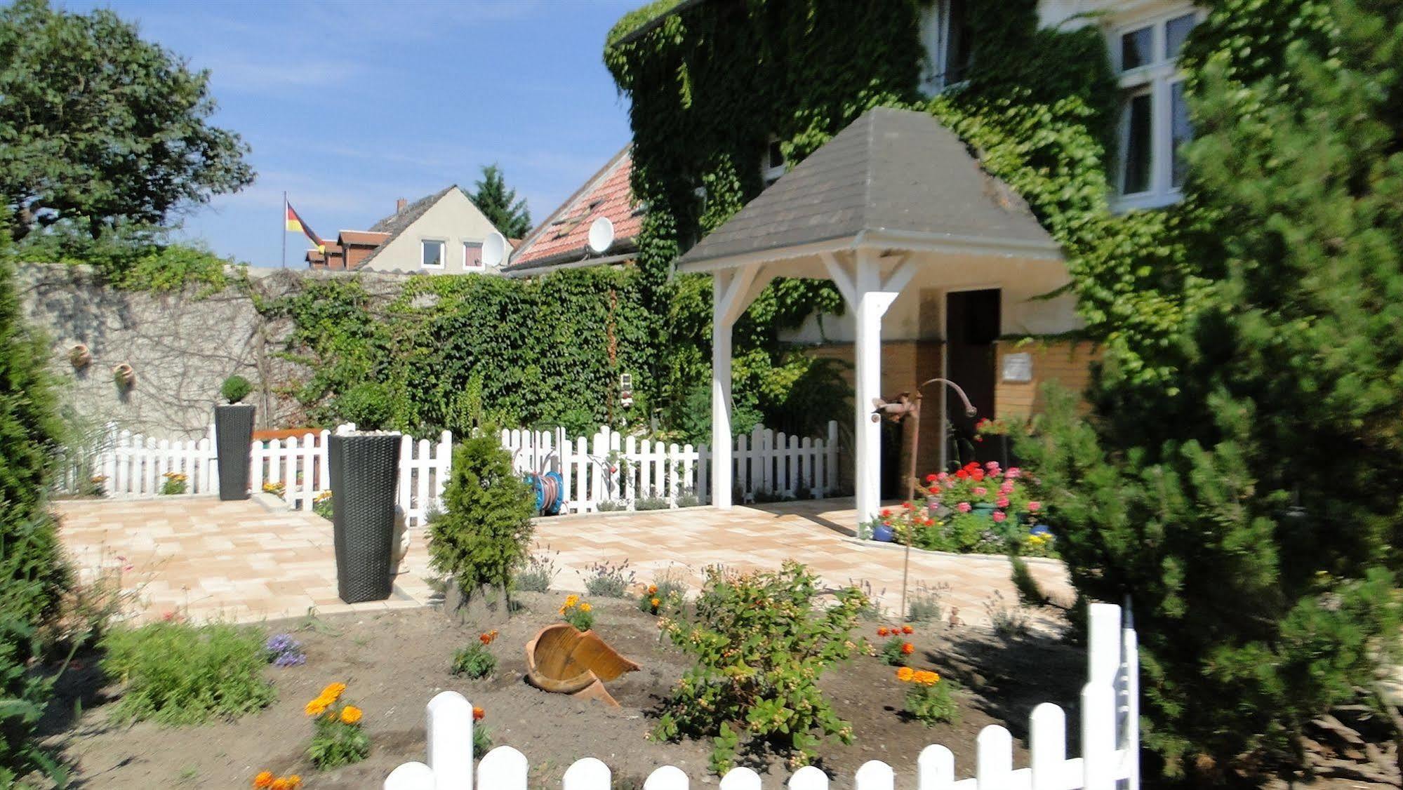 Hotel Dallgow Buitenkant foto
